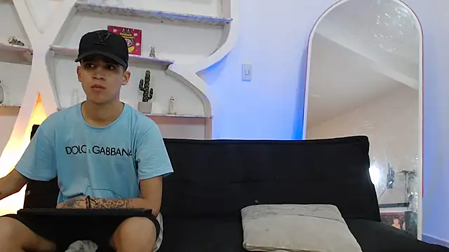 PRETTY_FEM's cam snapshot