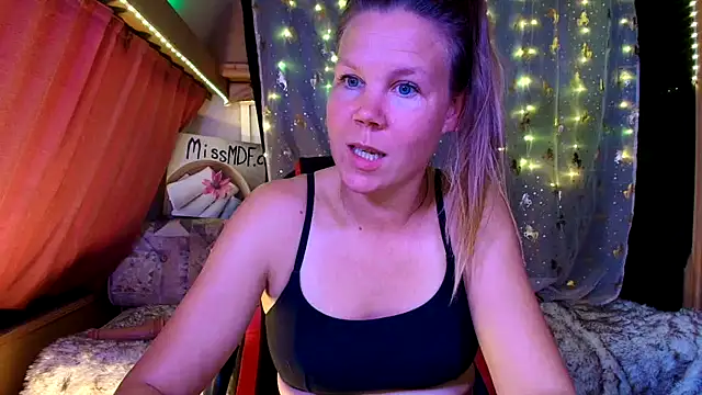 CallMeMaria's cam snapshot