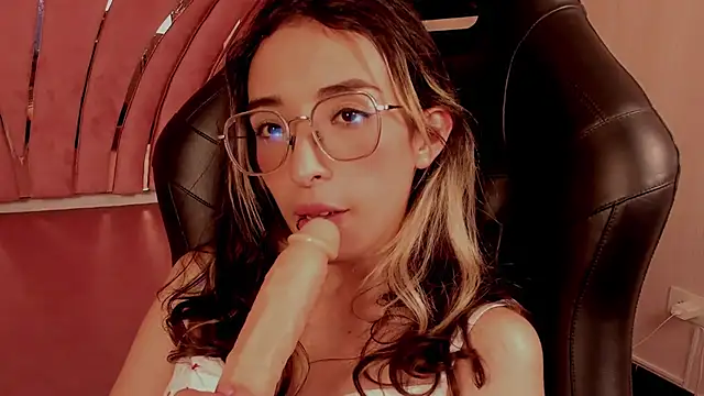 Emilia_Bons's cam snapshot