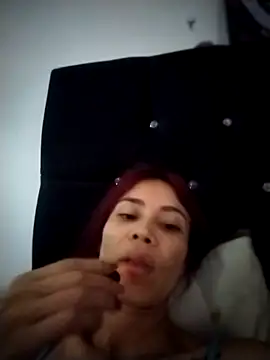 dulcelatin21's cam snapshot