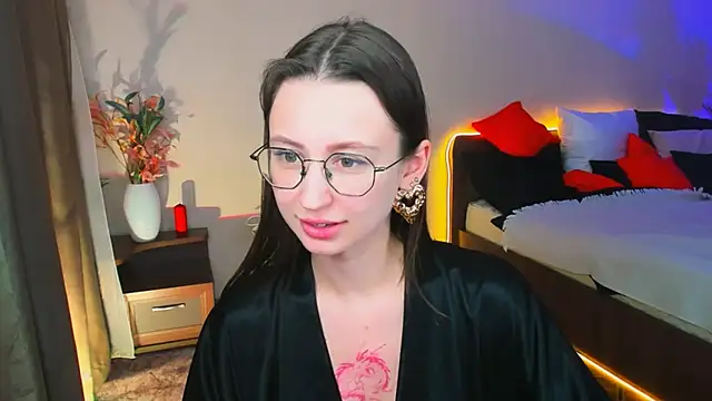 YourLovellyStory's cam snapshot