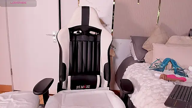 Jadeh_Williams02's cam snapshot