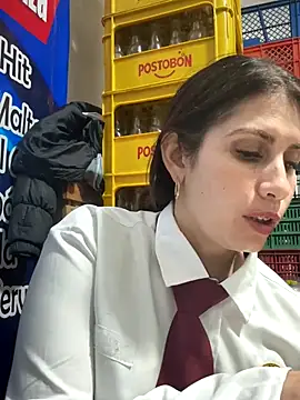 Alysson-- live sex cam