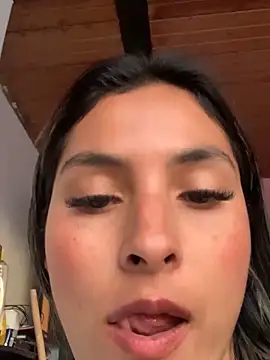 Cami_Leon2's cam snapshot