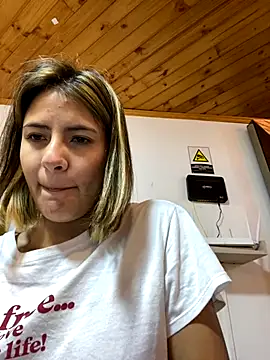 Andrea_19blonde's cam snapshot