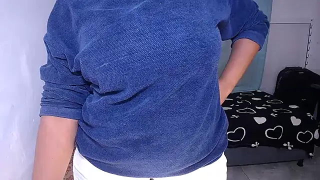 yselahot's cam snapshot