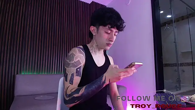troy_rouge live sex cam