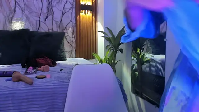 Charlotte_Delacroixx's cam snapshot