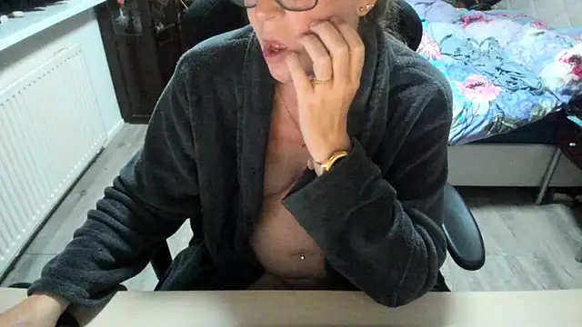 minoesje37's cam snapshot