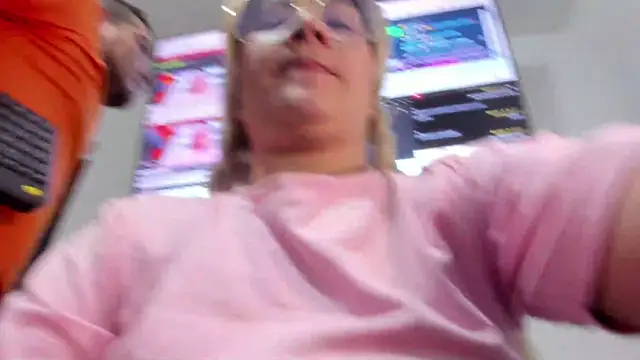 boomboomHooT live sex cam