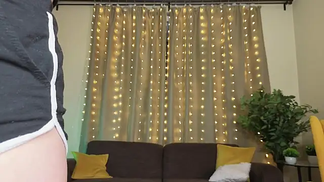 FabiolaCowing's cam snapshot