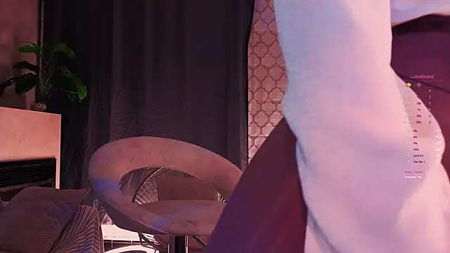 GildedKitten's cam snapshot