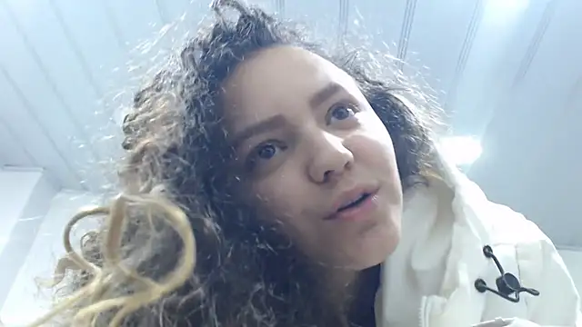 Giia_Monroe's cam snapshot