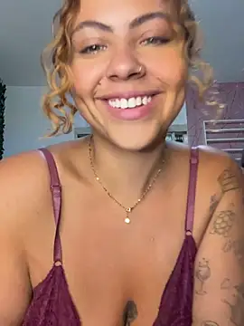 Chloe_Leaozinho's cam snapshot