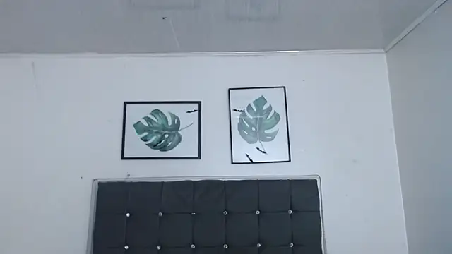 selena_yourmilf's cam snapshot