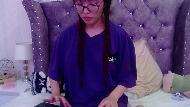 RavenLove_'s cam snapshot