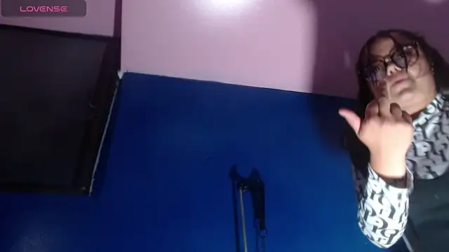 lucy23__'s cam snapshot