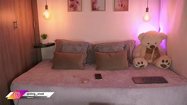 amelie_gonzalez's cam snapshot