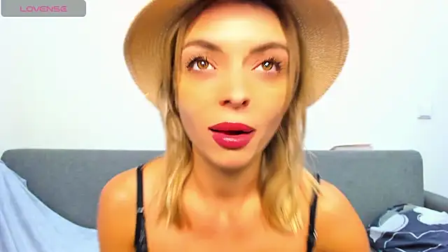 _ellen_meow_'s cam snapshot