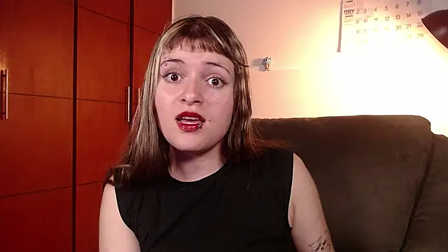 NEXT_DOOR_GIRL_'s cam snapshot