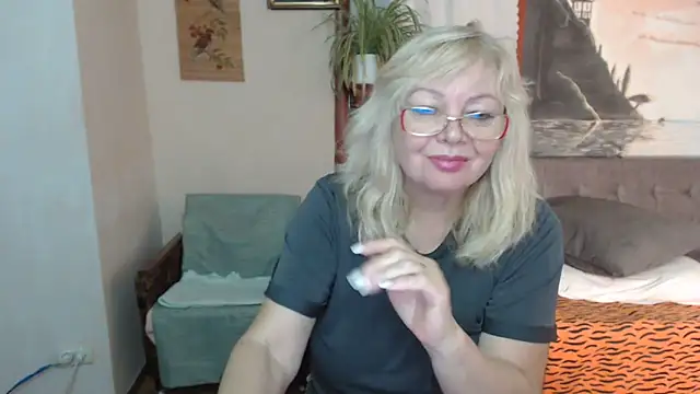 EvelynLoveShy's cam snapshot