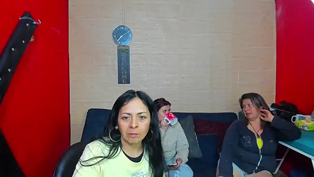 lesbiancuple's cam snapshot