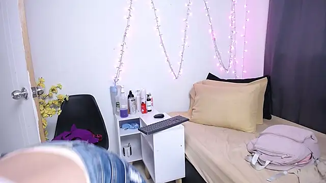 Nicol_Love0's cam snapshot