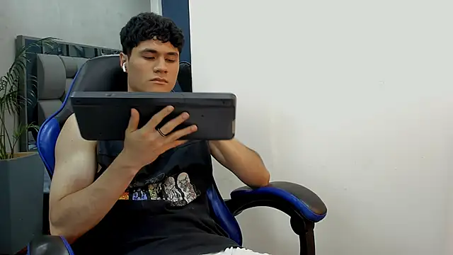 roan_birkin's cam snapshot