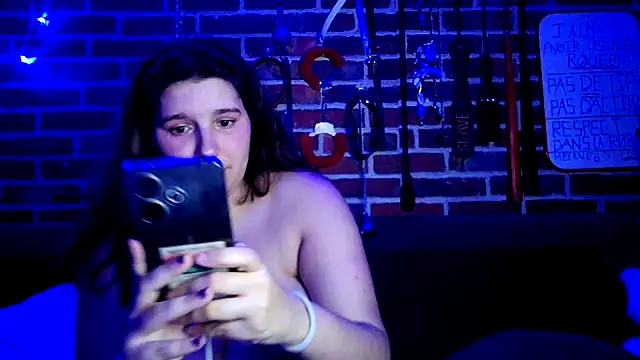 Heleneecesmecs2's cam snapshot