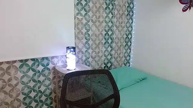 Emilybateee's cam snapshot