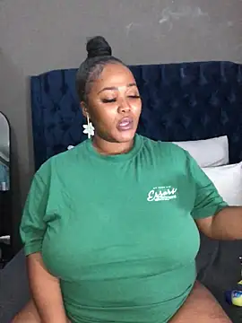 SultryBusty's cam snapshot