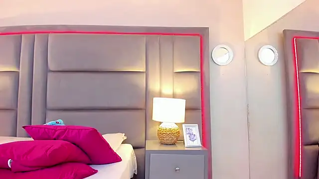 GabyMoreau's cam snapshot