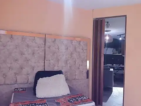 _luisasmith23's web cam