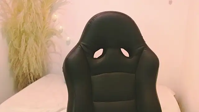 Red_Lola_'s cam snapshot