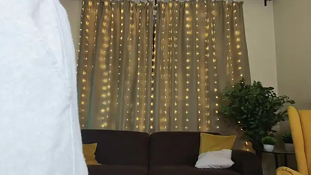 FabiolaCowing's cam snapshot