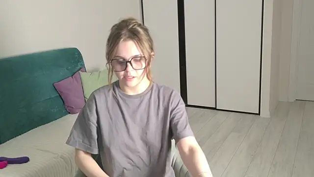 LeksaLove's cam snapshot