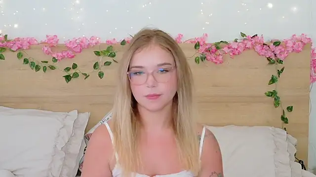 Lilith_Bonheur's cam snapshot