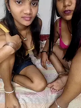 Unique_MomandDaughterrs's cam snapshot