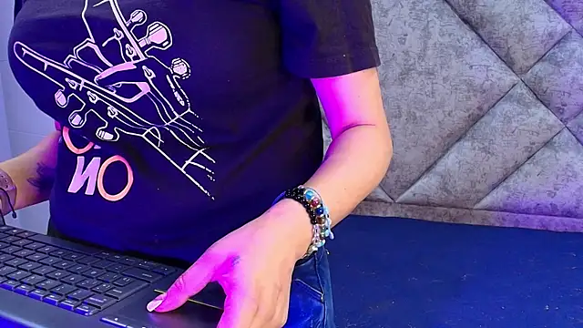 Shantey_Laurent's cam snapshot