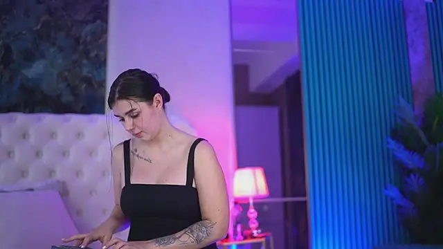 KendraMoon live sex cam