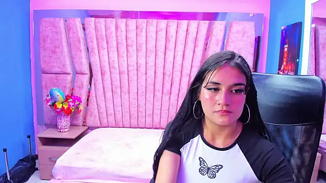 Charlotte_Rosy's cam snapshot