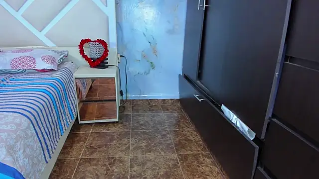 Innocent_Looks's cam snapshot