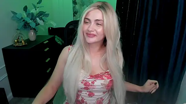 LeslieMineg's cam snapshot