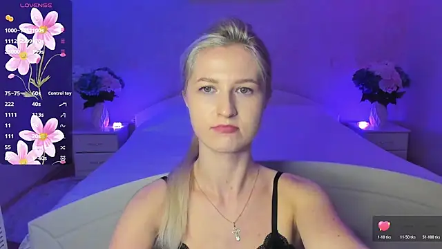 Julie_Blaze's cam snapshot