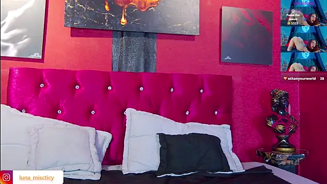 Lunamistyc's cam snapshot