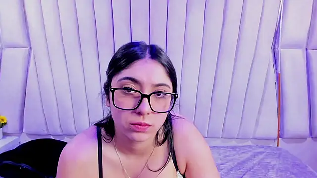 Lucy_Anall_'s cam snapshot