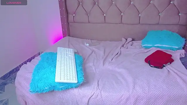 coraly_'s cam snapshot