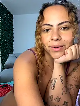 Chloe_Leaozinho's cam snapshot