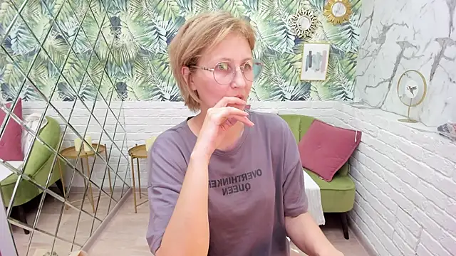 Paris_Cherry's cam snapshot