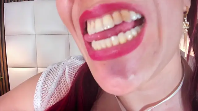 naughty_flower18's cam snapshot